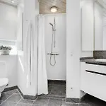 6 Bedroom Gorgeous In Гиллеляйе