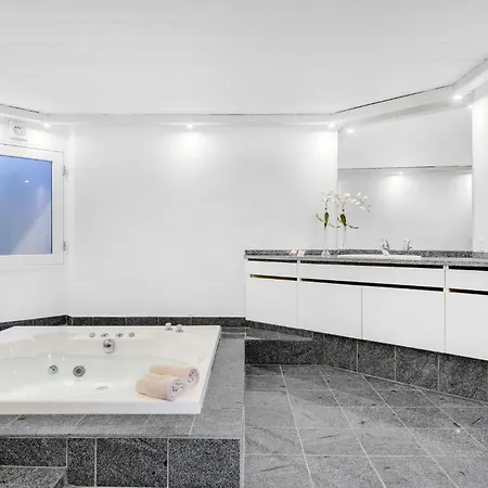 6 Bedroom Gorgeous In