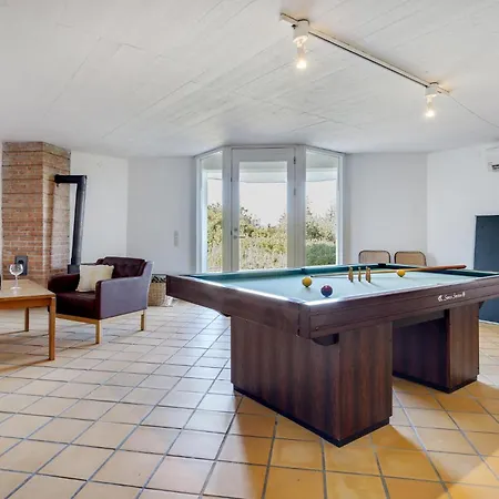 6 Bedroom Gorgeous In جيليليه